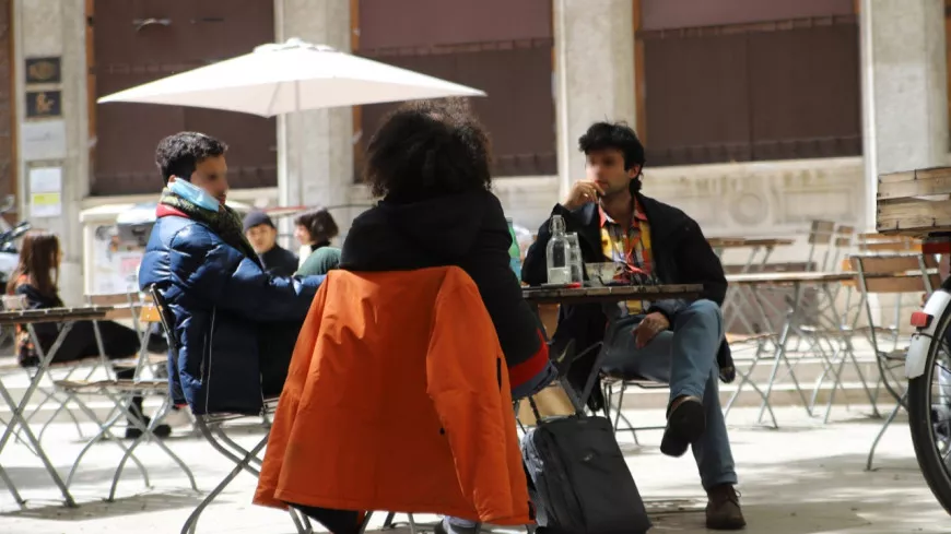 Moins tard le soir mais ouvertes de mars à novembre : ce que la Ville de Lyon change pour les terrasses